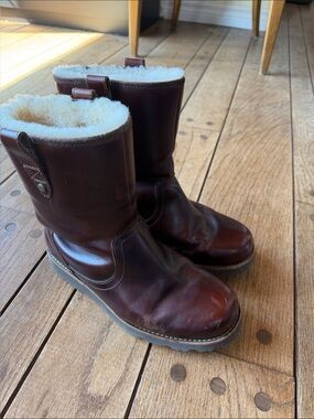 Brown Leather Shearling-Lined UGG Pull-On Boots Size 10